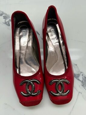 CHANEL Red Patent CC Logo Ballet Flats